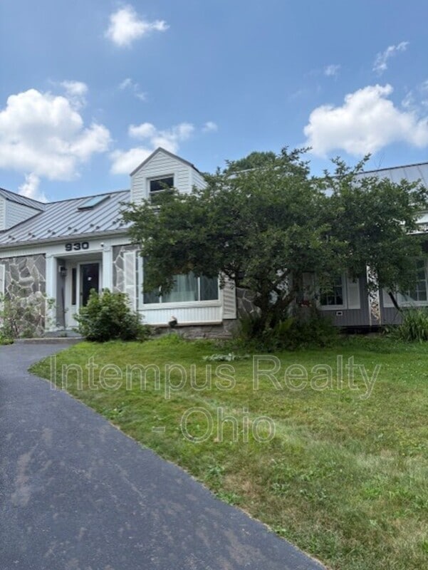 Building Photo - 930 Mansell Dr Unit Up