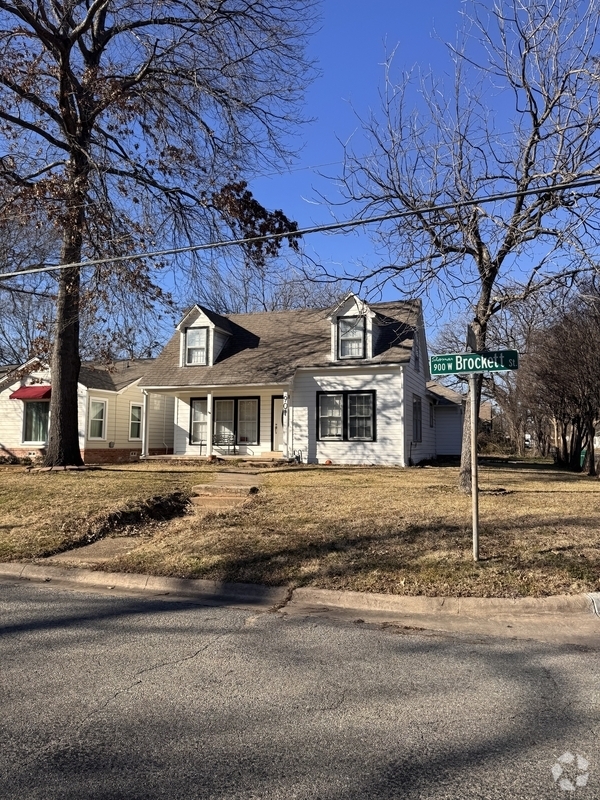 Building Photo - 901 W Brockett St Rental