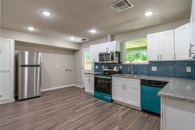 Photo - 7921 Cook Rd