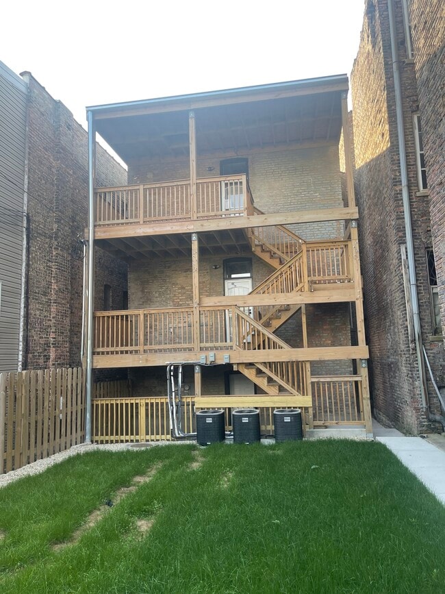 Photo - 1530 S Central Park Ave Unit Apt 2