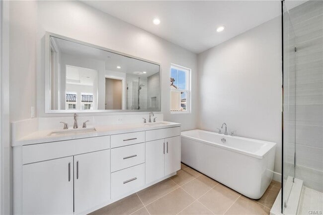 Photo - 716 Olivier Dr