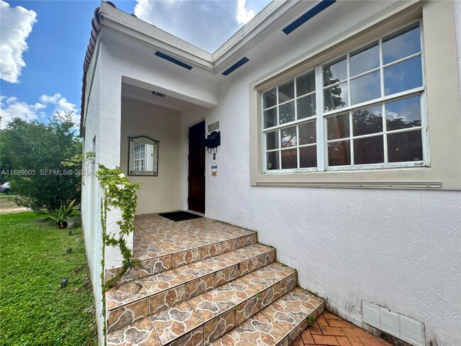 Photo - 5760 SW 10th St