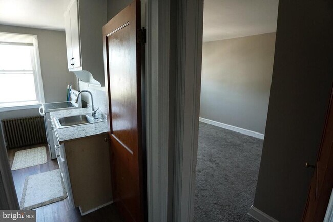 Photo - 4617 Wilkens Ave