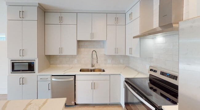 Photo - Modern Munger Place townhome with city skyline views