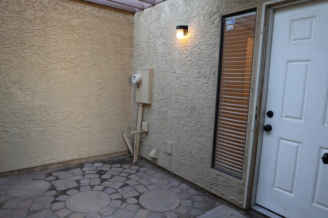 Photo - 700 W 14th St