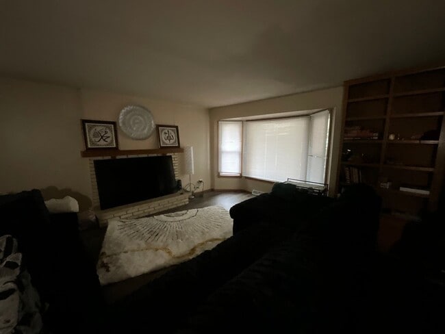 Building Photo - 3850 S 75th St Unit 3850 S 75th St #1