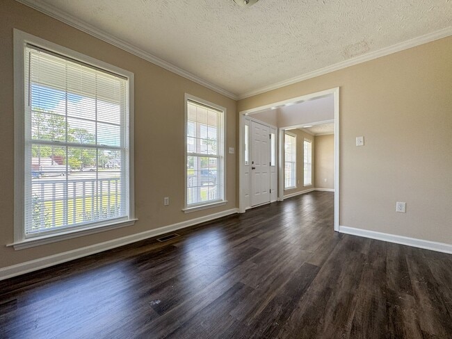 Photo - 800 Connaly Dr