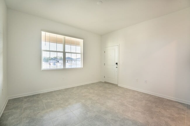 Photo - 696 Daring Dr