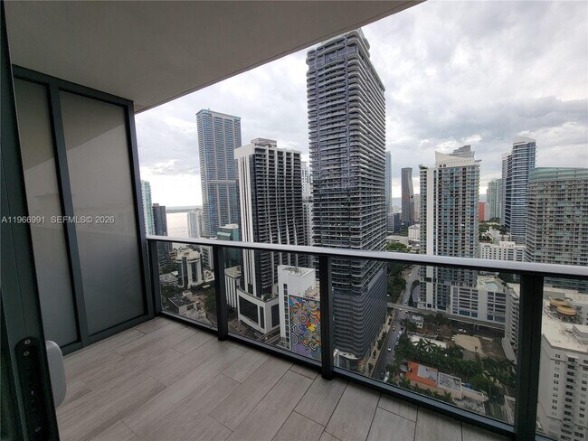 Photo - 45 SW 9th St Unidad 3404