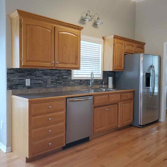 Photo - 449 Poplar St