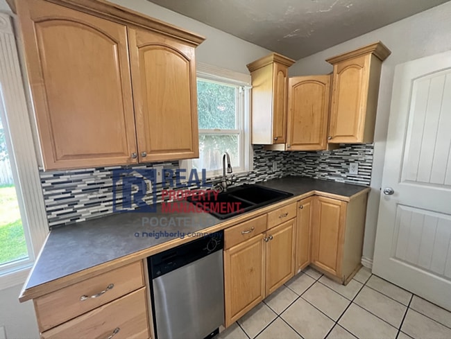 Photo - 3 Bedroom 1 bath - 1 car garage - "Pet Negotiable"