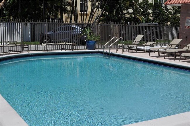 Photo - 615 NE 12th Ave Unit 306