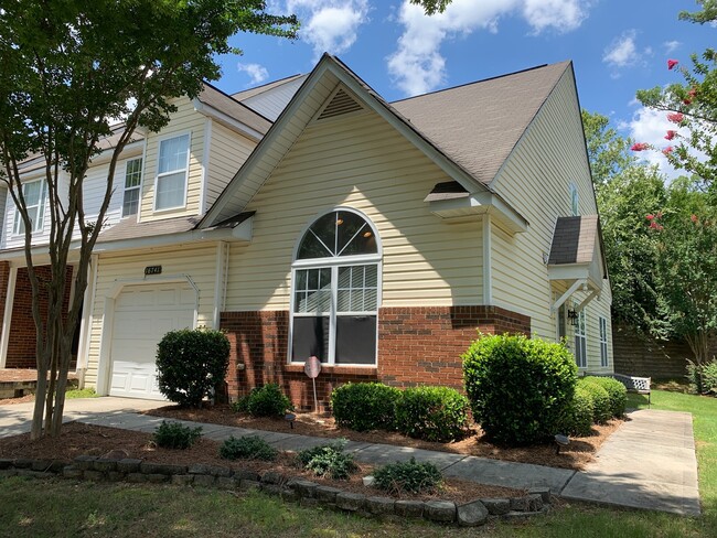 Townhouse in the Old Stone Crossing Community - Townhouse in the Old Stone Crossing Community