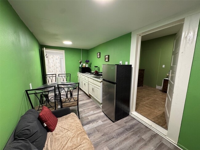 Photo - 411 W Pearce St