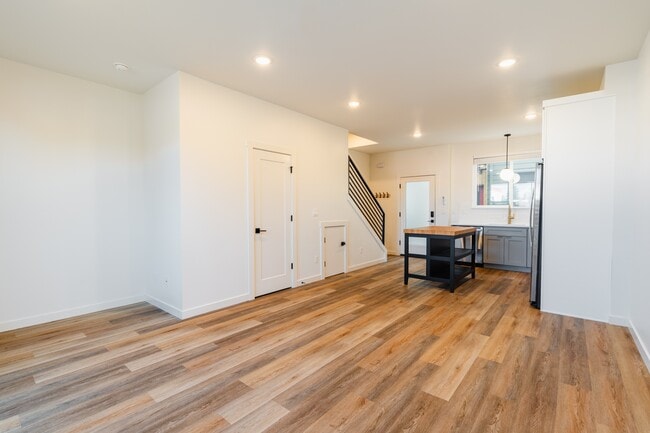 Photo - 7476 N Macrum Ave