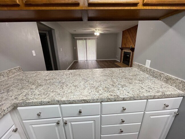 Photo - 2BED/2BATH DOWNSTAIRS NEAR GOV SQ Unit B