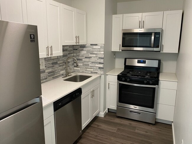 Photo - Tomlinson Court Apartments