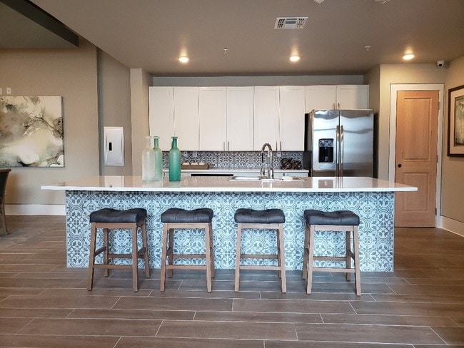 Photo - Huntington at Paseo de la Resaca