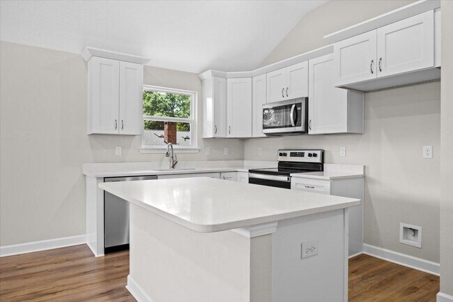 Photo - 3158 Chestnut St