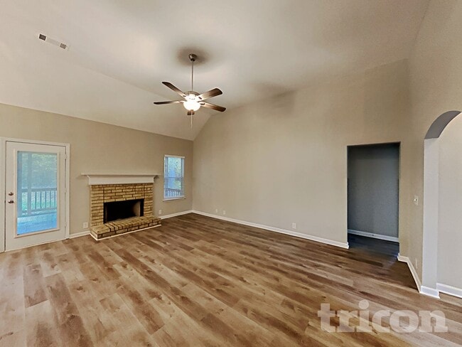 Photo - 202 Foster Dr