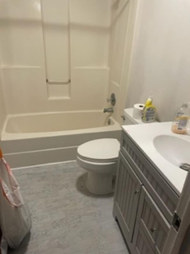 Photo - LARGE 4 BEDROOM 3 BATH HOME AVAILABLE NOW