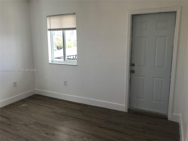 1815 NW 1st Ct Unit 8