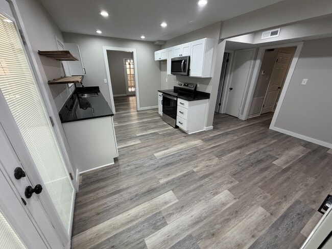Photo - 657 Thomas Ave