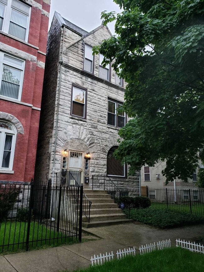 Photo - 4823 S Langley Ave Townhome