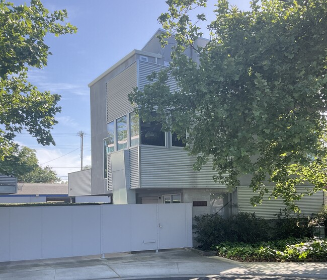 Exterior - 300 20th St House