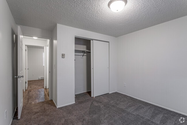 2BR, 1BA - 714SF