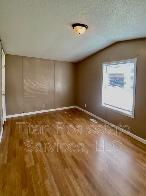 Photo - 1050 Osage Trail