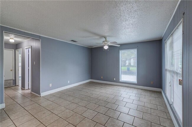 Photo - 1006 Fiesta St