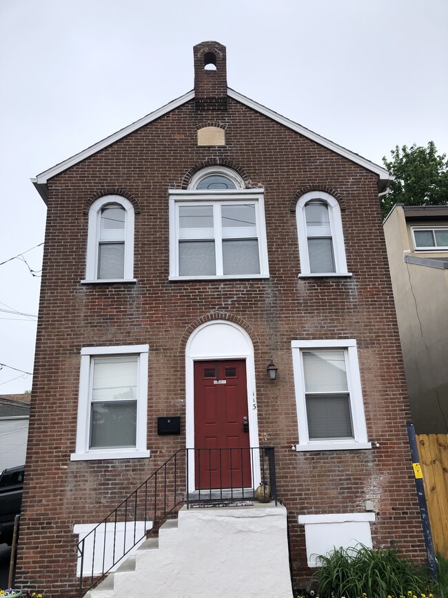Historic single family home - 113 S Adams St House