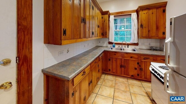 Photo - 609 Wine Cellar Cir