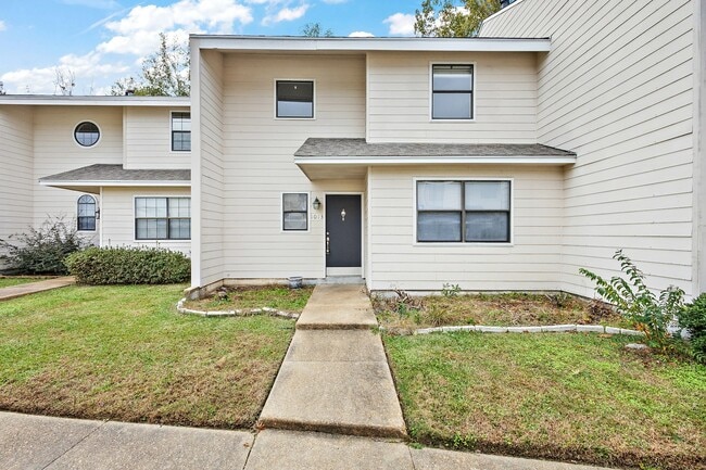 Building Photo - 1013 Windrose Dr