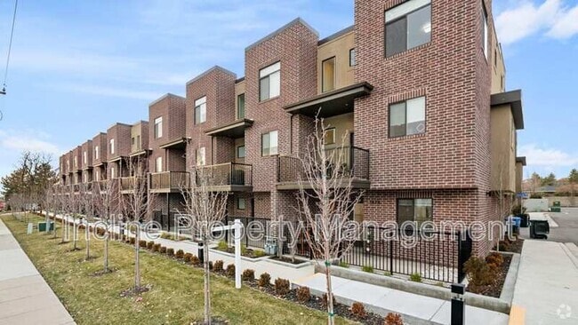 Building Photo - 1428 E Komenda Way Rental