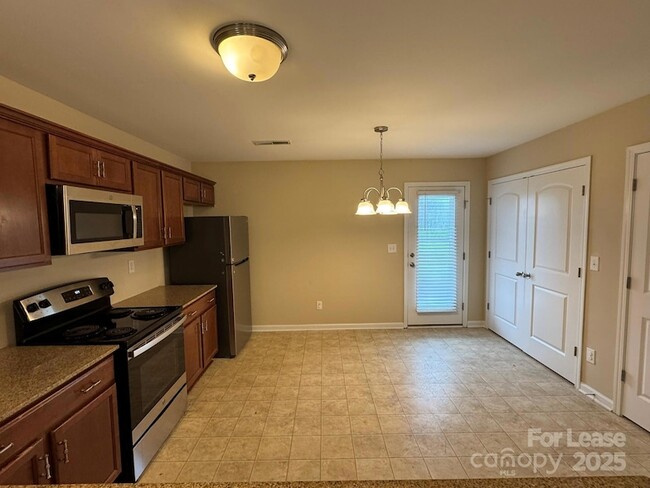 Photo - 4183 Broadstairs Dr SW