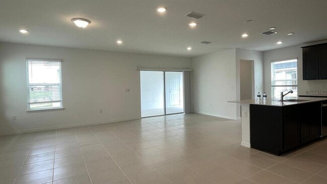 4717 Orange Flora