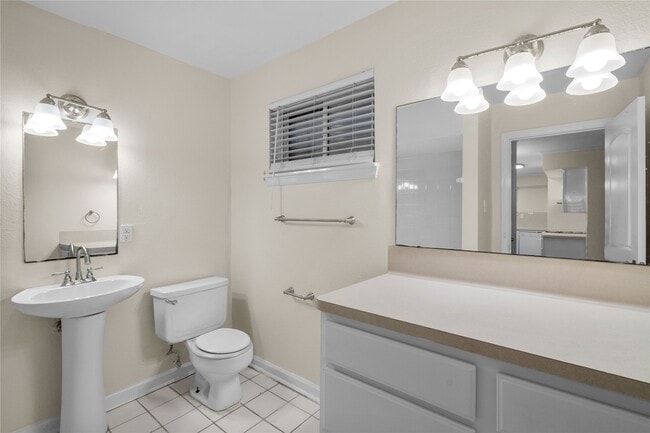 Building Photo - 102 The Strand Unit 21