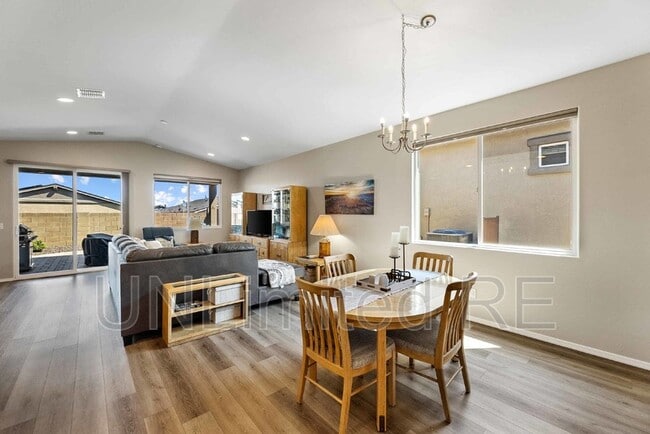 Photo - 1380 Warbler Wy