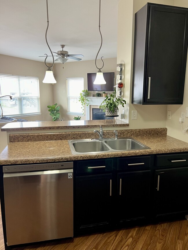 Kitchen w/Breakfast Bar - 105 Shire Dr