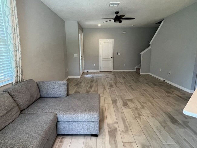 Photo - 321 Evertree Loop