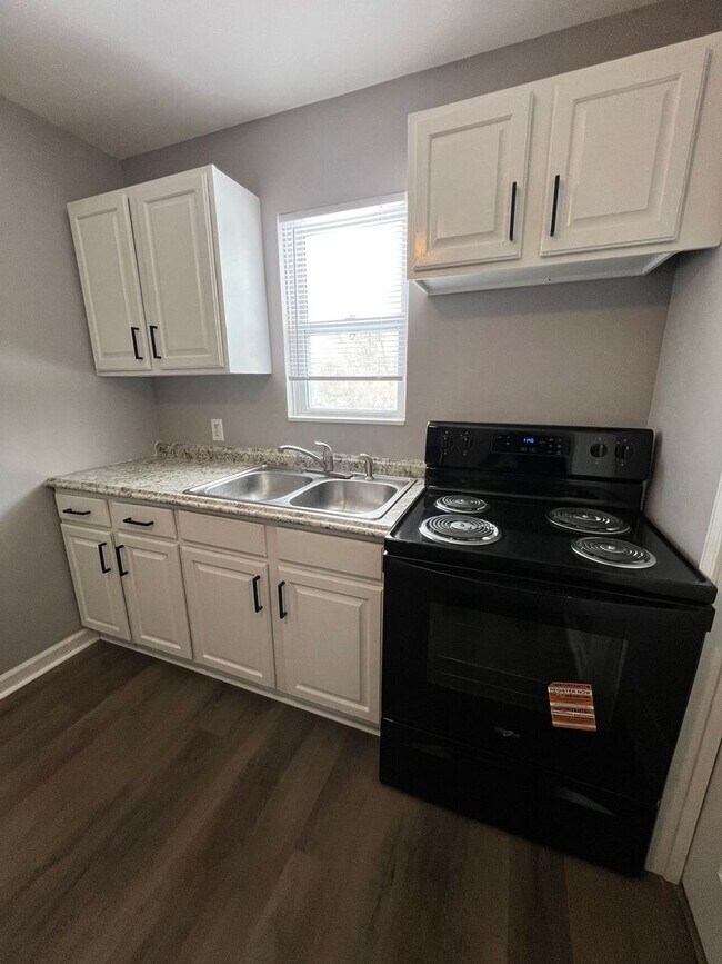 Photo - Cozy 2-Bedroom Apartment in Riverside!