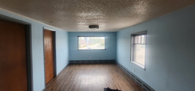 Building Photo - 1528 S Cushman St Unit 5