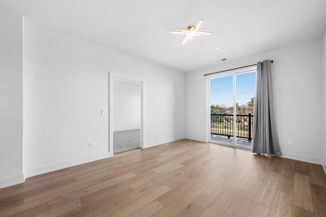 Photo - 27 W Park Blvd