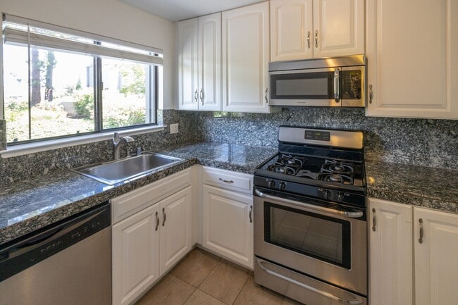 Photo - Beautiful End Unit Townhouse