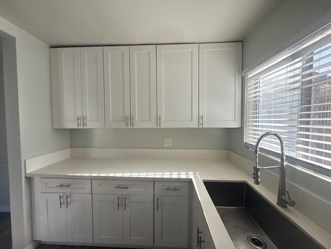 Building Photo - 1472 S Wooster St