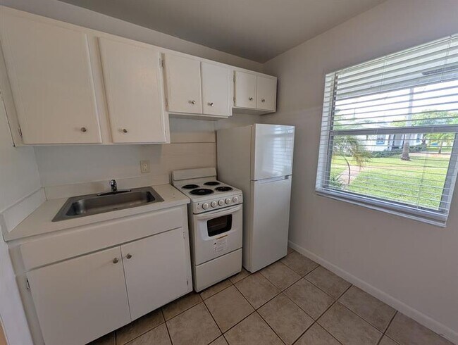 Photo - 140 NW 40th St Apartment Unit 142