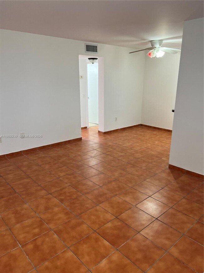 Photo - 1801 S Treasure Dr Unidad 512A