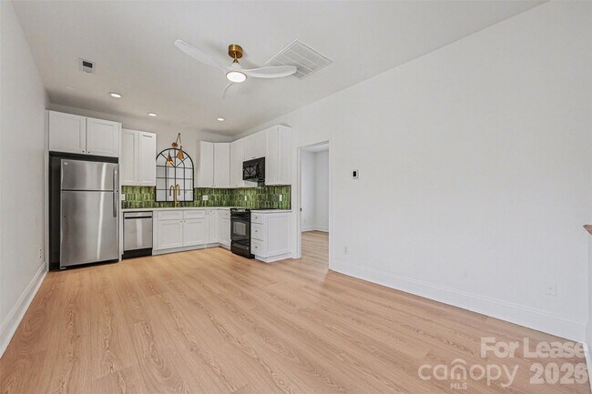 Photo - 140 Harper Lee St